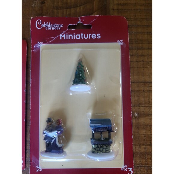 Lot of 2 Christmas Cobblestone Corners Village Miniatures Santa Snowman Well - Picture 3 of 4